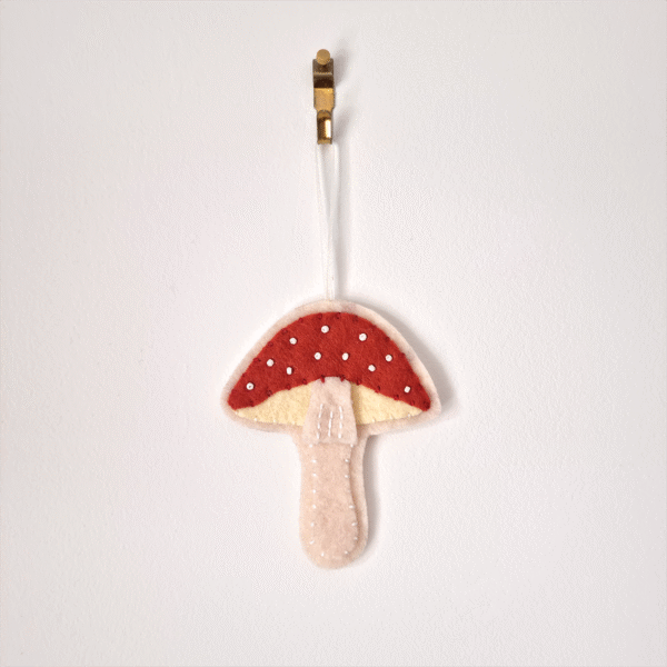 Élément décoratif à suspendre feutrine champignon