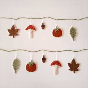 Guirlande d'automne en feutrine brodée